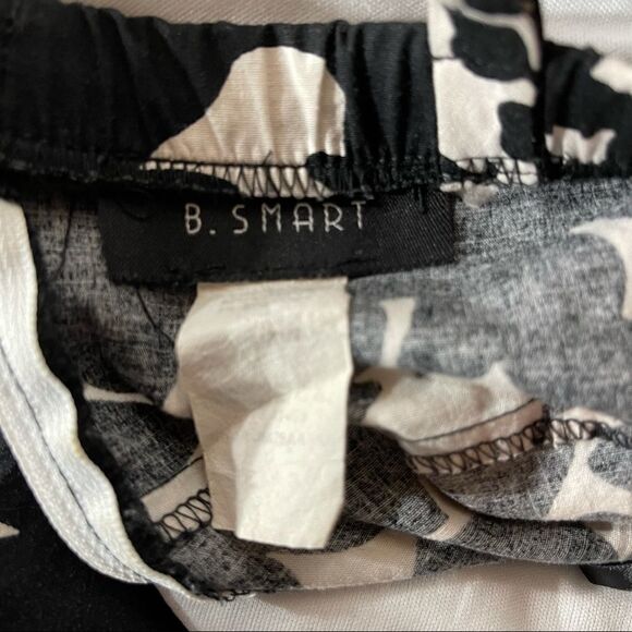 B. Smart Black and White Floral Fit & Flare Dress - Picture 7 of 9